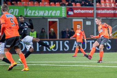 Volendam doet goede zaken; Schlemiel Smeets helpt Den Bosch met eigen goal