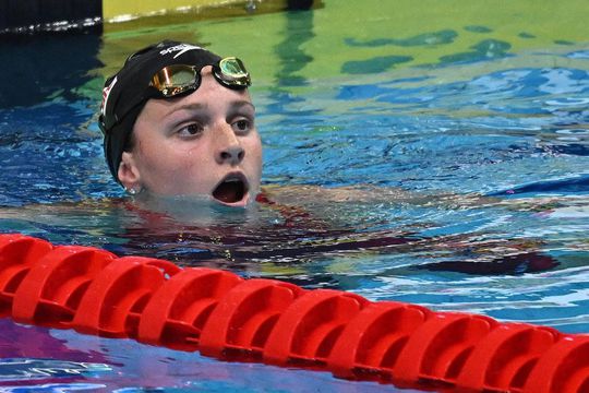🎥 | Canadees wonderkind zwemt voor de 2e keer (!) in 1 week een wereldrecord