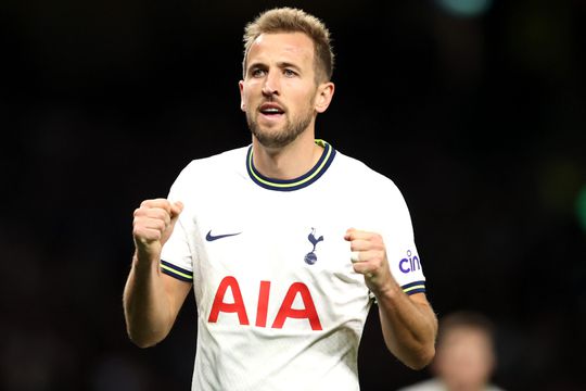 Jubilaris Harry Kane helpt Tottenham Hotspur richting zege op Everton