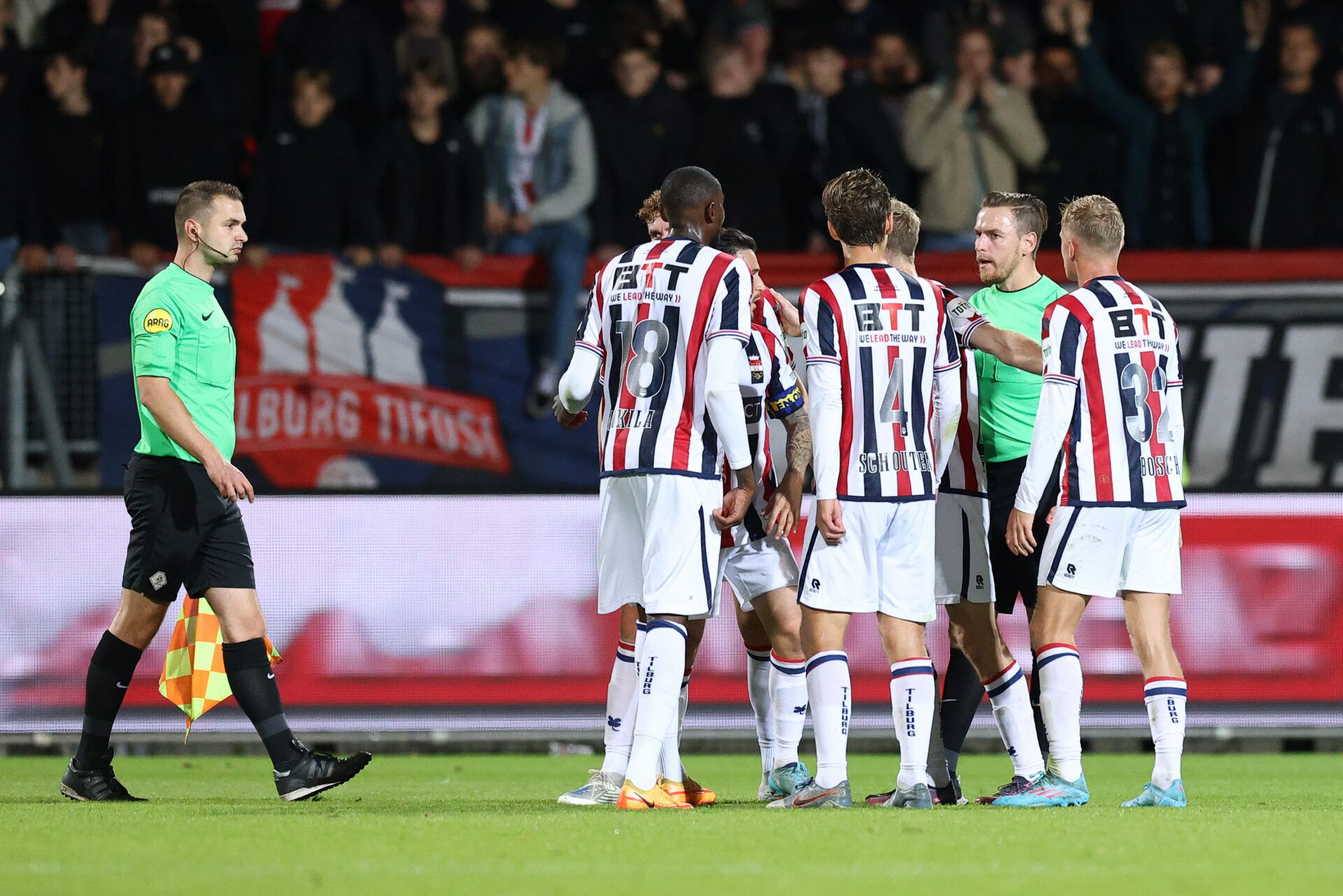 Gestaakte Wedstrijd Willem II Speelt 1e Helft Pas Af Ná De Rust ...