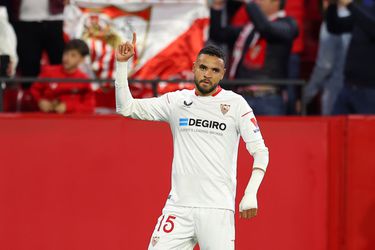 🎥 | PSV krijgt vlak voor rust tik in Sevilla: Youssef En-Nesyri scoort na fout Luuk de Jong