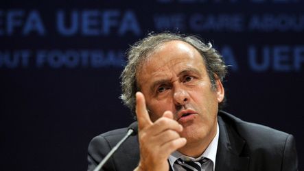 FIFA laat geld van Blatter nog even bij Platini op rekening staan