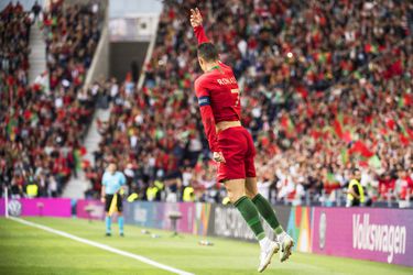 Hattrickheld Ronaldo helpt Portugal aan plek in Nations League-finale