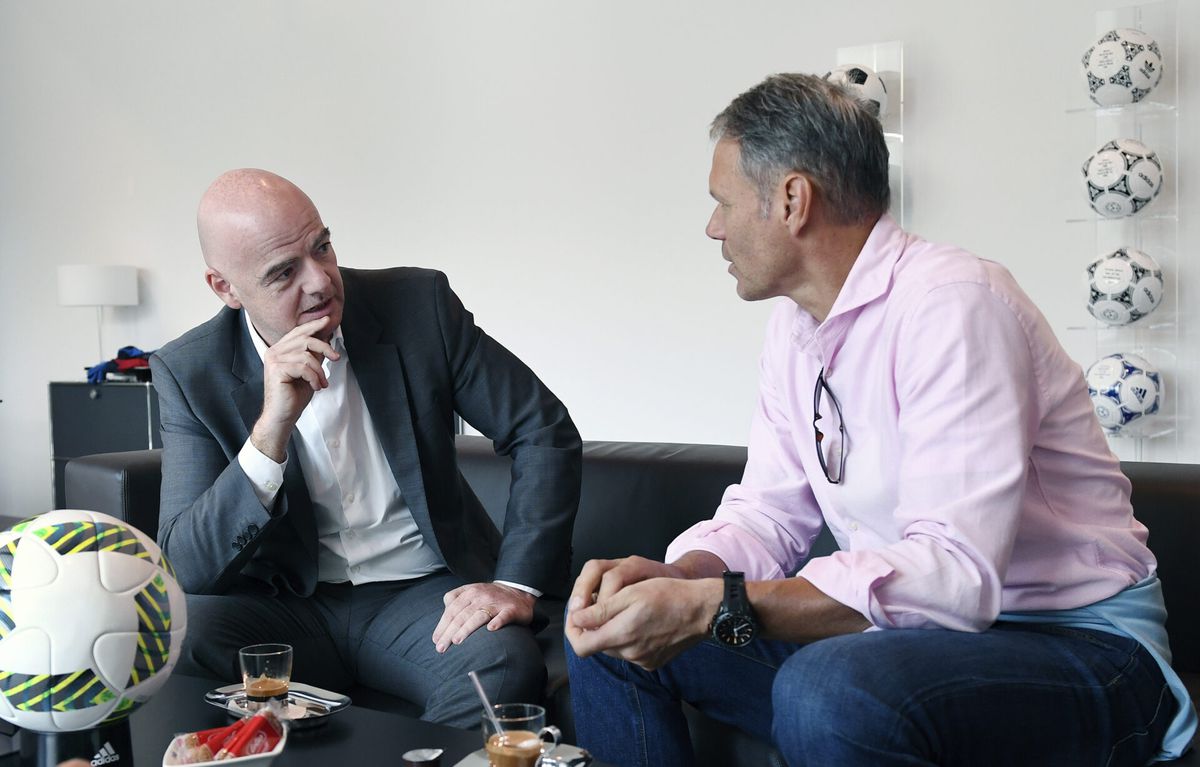 Marco van Basten zo klaar met 'gedoe en gezeik' dat hij brief schrijft aan FIFA-baas Infantino