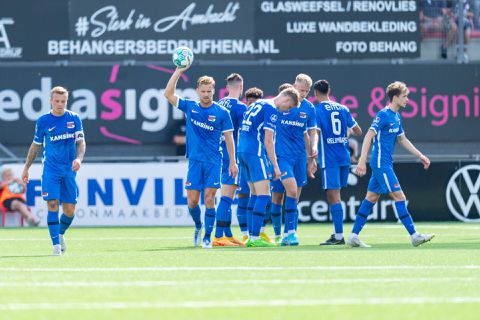 AZ wint easy van promovendus, Heerenveen en NEC scoren niet