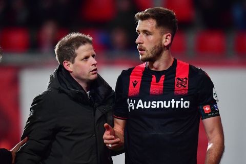 Heerenveen-captain Bochniewicz ging out tegen Twente: 'Mocht niet verder spelen'