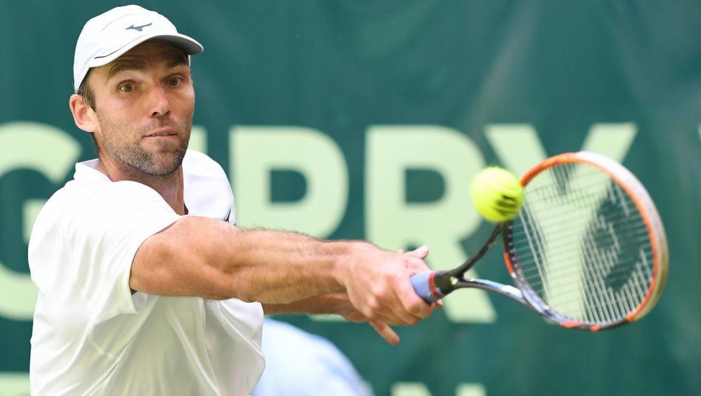 Servicekanon Karlovic wint grastoernooi in Newport