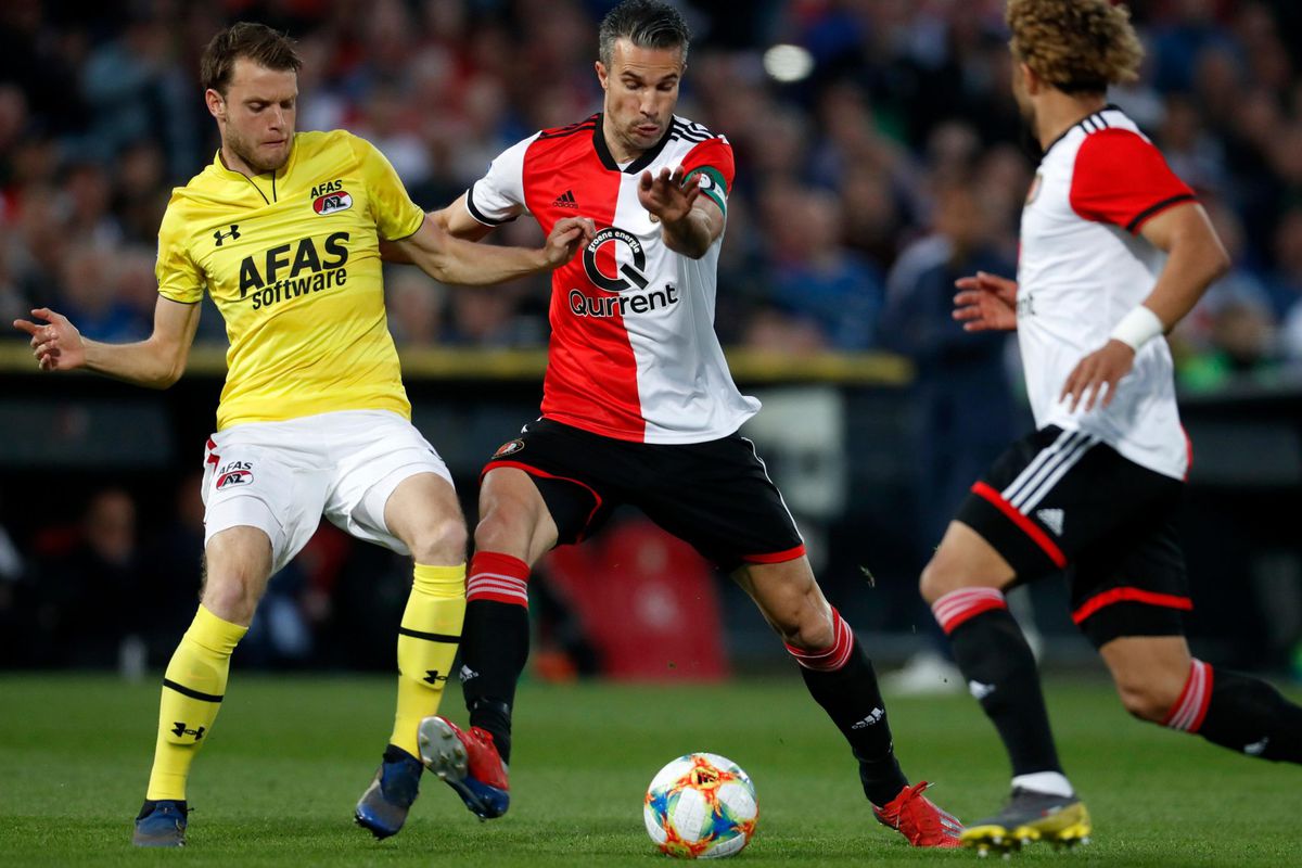 Robin van Persie schiet Feyenoord langs AZ en verstevigt grip op derde plaats