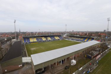 📸 | WTF? Heerenveen-fans poseren voor Cambuurstadion met afgehakte hertenkop