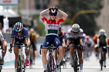 🎥 | Giro Donne: Blanka Vas wint sprint, Annemiek van Vleuten op koers voor eindzege