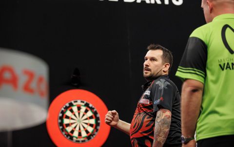 Dit is de nieuwe stand in de Premier League of Darts na de zege van Clayton op Van Gerwen