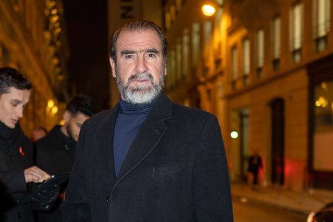 Eric Cantona maakt met schilder tentoonstelling over bekende personen en hun betekenis voor de wereld