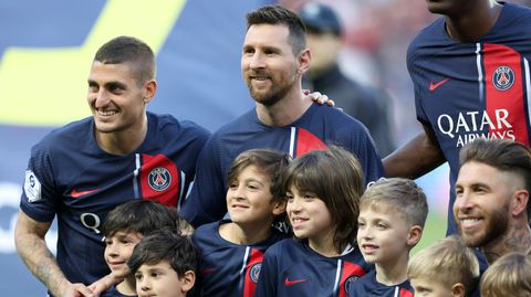 🎥 | Deel van PSG-publiek fluit Lionel Messi uit bij zijn afscheidswedstrijd