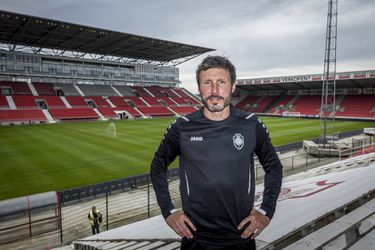 Mark van Bommel bij persconferentie Antwerp: 'Overmars denkt na over de dingen die hij doet'