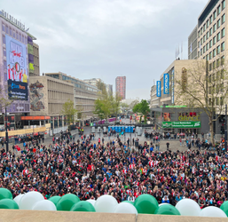 📸 | Nachtje doorgehaald?! Eerste Feyenoord-supporters staan al klaar op de Coolsingel