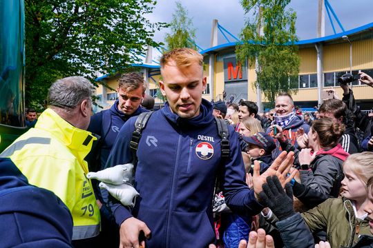 De opstellingen: Ajax start met Kristensen, Wellenreuther onder de lat bij Willem II