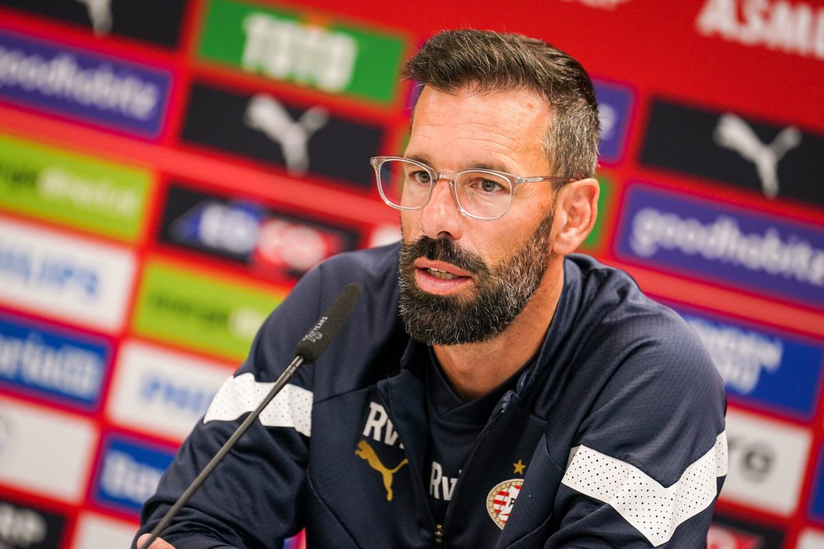 Van Nistelrooij rekent tegen Monaco op ervaren spelers: 'Zij moeten dit gaan voelen en regelen'