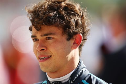 De Vries zet voorgangers bij Williams te kijk met P9 in 1e race