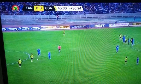 'Speel maar door, scheids!' 36 minuten blessuretijd bij potje in Afrika Cup