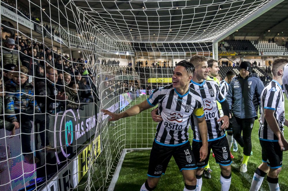 Heracles raakt vlak voor hervatting Eredivisie aanvoerder Pelupessy kwijt aan Engeland