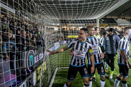 Heracles raakt vlak voor hervatting Eredivisie aanvoerder Pelupessy kwijt aan Engeland