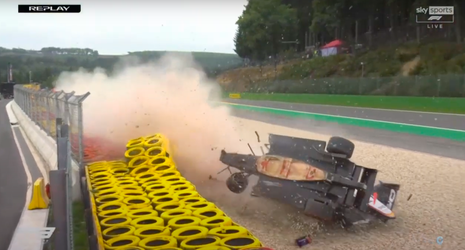 🎥 | Harde crash in Formule 3: rode vlag-situatie na botsing tussen Maloney en Goethe