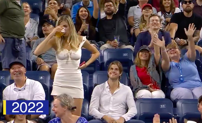 🎥 | De 'bierkoningin' op de US Open: Megan Lucky at opnieuw biertje in 1 keer