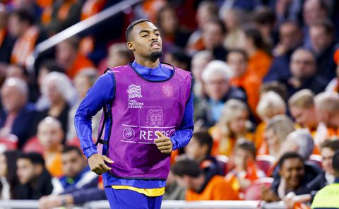 Gravenberch en Scherpen waren niet op tijd in Parijs voor laatste training Oranje