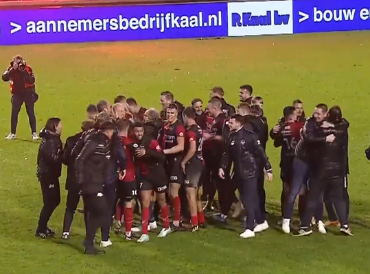 🎥 | Zo vierde stuntploeg De Treffers hun KNVB Beker-overwinning op Cambuur