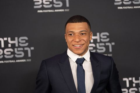 Kylian Mbappé koopt een peperdure Ferrari, maar kan er om deze reden niet zelf in rijden