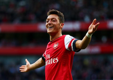 Mesut Özil (34) kondigt per direct afscheid als profvoetballer aan