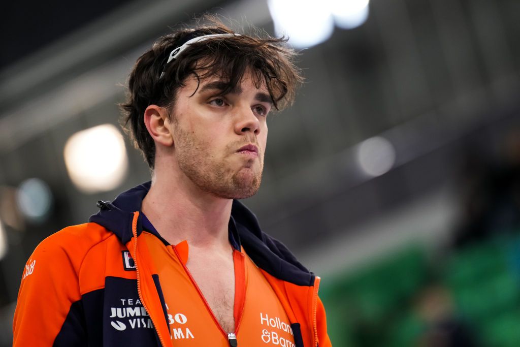 Patrick Roest test vlak na WK allround positief, deelname aan seizoensslot in Thialf onzeker