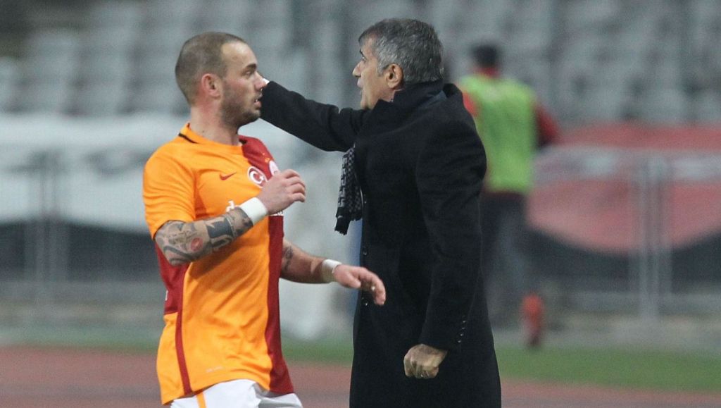 Wesley Sneijder is geblesseerd en mist Kayserispor