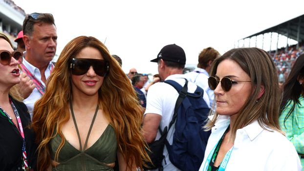 Shakira ziet Lewis Hamilton P3 pakken op Silverstone: geruchten over relatie worden sterker