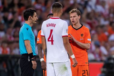 Frenkie de Jong niet te spreken over scheidsrechter bij Oranje tegen Polen: 'Hij was er niet klaar voor'