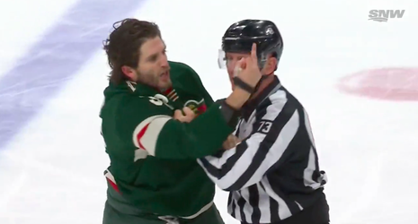 🎥 | Elkaar verrot slaan mag wel in NHL, je middelvinger opsteken niet: boete voor Hartman