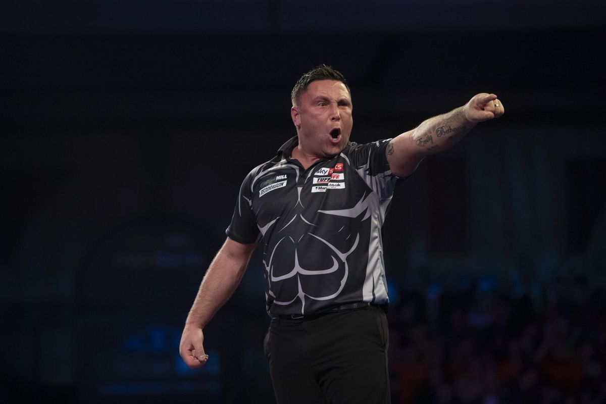 Gerwyn Price wint via sudden death leg na bizarre pot van Kim Huybrechts