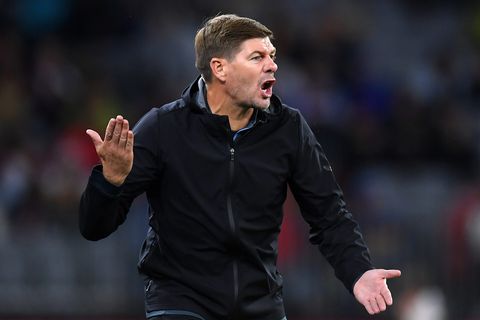 Steven Gerrard scherpt discipline aan bij Aston Villa met boetelijst: vergeet taart en slippers niet