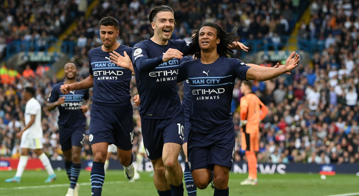 Manchester City wint overtuigend met 4-0 en staat weer aan kop in Premier League