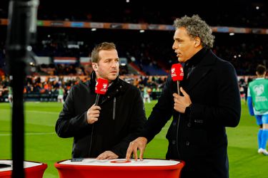Van Hooijdonk en Van der Vaart bekvechten bij Studio Voetbal: 'Daar gaan we weer...'
