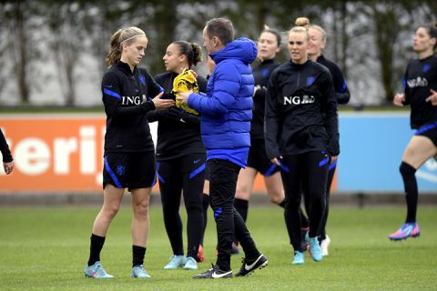Ineens is Mark Parsons kort van stof: KNVB verbood vragen over Jill Roords kritische interview