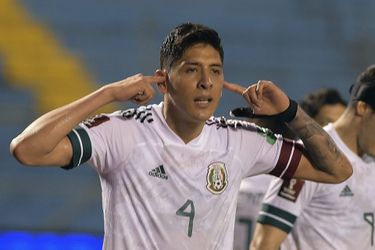 Ajacied Edson Álvarez brengt Mexico dankzij goal heel dicht bij WK