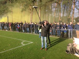 Veel vuurwerk en fans bij training Vitesse voor derby