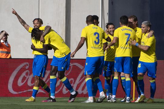 🎥 | Laagvlieger Cádiz stunt door Atletico Madrid te verslaan in blessuretijd