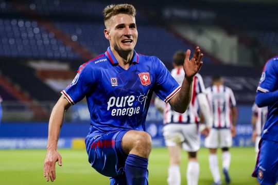 🎥🤭 | Matchwinner FC Twente Sadilek gaat niet naar PSV-Ajax kijken: 'Ik MOET naar de IKEA'