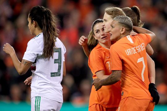 Oranje Leeuwinnen tikken Mexico van de mat in oefenduel