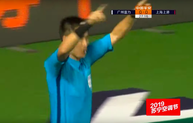 VAR-gekte in Chinese competitie: penalty teruggedraaid, 'hoog been' wel bestraft (video's)
