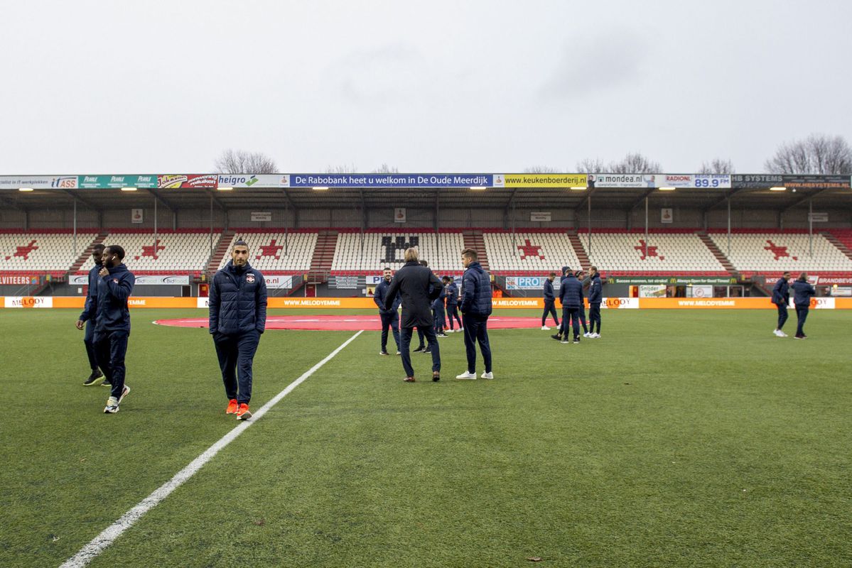 'FC Emmen gaat op natuurgras spelen als ze in de Eredivisie blijven'