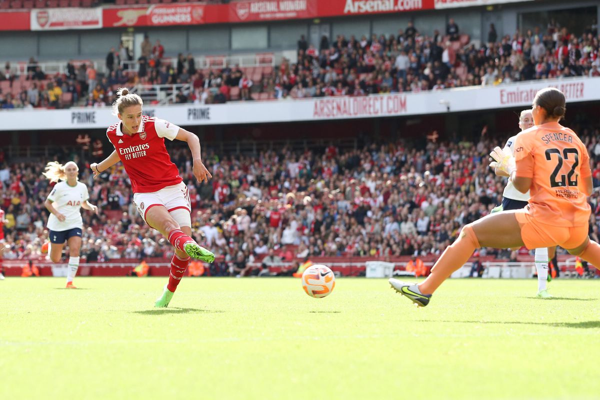 Ajax Vrouwen opgepast: Miedema belangrijk voor Arsenal met 2 doelpunten tegen Tottenham