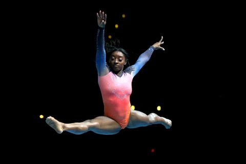 Simone Biles werd met haar 1,42 meter aangezien voor kind: 'Ik hoef geen kleurplaat!'